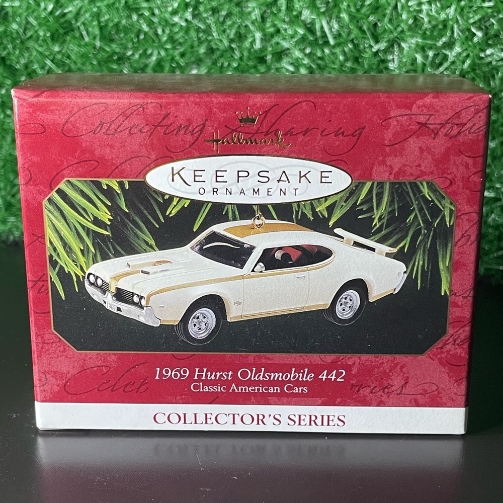 Hallmark Keepsake 1969 Hurst Oldsmobile 442 Ornament